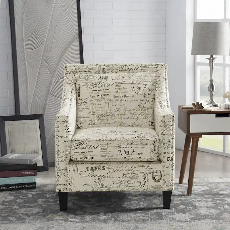 Sillón decorativo con ribete de tachuelas cromadas