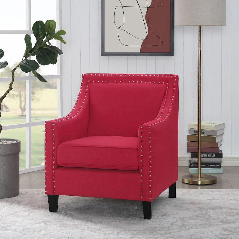 Sillón decorativo con ribete de tachuelas cromadas