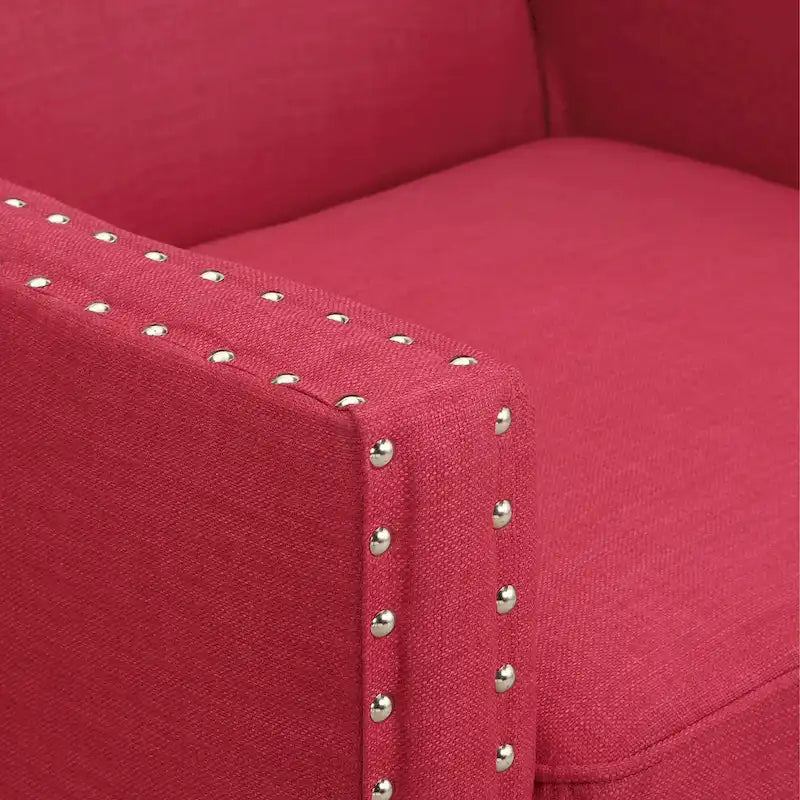 Sillón decorativo con ribete de tachuelas cromadas