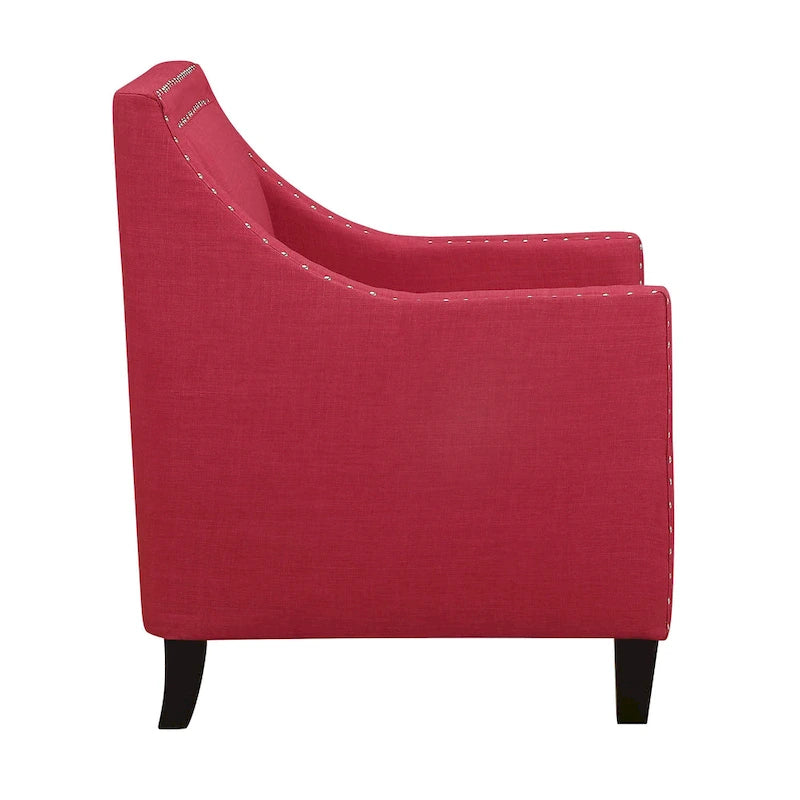 Sillón decorativo con ribete de tachuelas cromadas